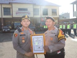 Kasat Samapta Dan KBO Sat Binmas Terima Penghargaan Dari Kapolres Lubuklinggau