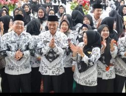 HUT PGRI Ke-78, Pemkab OKI Beri Apresiasi Kepada Guru Berprestasi