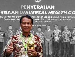 Pj. Bupati OKI Dianugerahi UHC Award karena Cover 97 % Warganya Lewat JKN-Kes