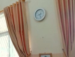 Jam Dinding Diruangan Kepala Sekolah Mati, SMPN 59 Palembang Tak Terbeli Baterai Jam