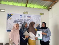 Dosen Ilmu Komputer Dan Dosen Ilmu Perikanan Beri Pelatihan Pemanfaatan Teknologi Informasi Bagi Industri Rumah Tangga