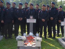 HUT Gegana Ke-50 Tahun, Danpas Gegana Korbrimob Polri Melakukan Ziarah dan Tabur Bunga