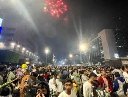 Malam Puncak Tahun Baru Jakarta Di Penuhi Pesta Kembang Api