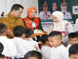 HUT Ke-18 Kelurahan Kedondong Raye, Bupati Askolani dan Nabila Askolani Buka Bazar Kurma serta Khitan Massal