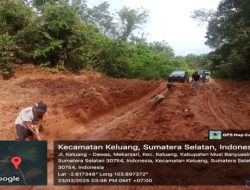 Jalan Keluang – Dawas Rusak Parah, Warga Swadaya Atur Lalu Lintas: Tindakan Pemerintah ditunggu pengguna Jalan?