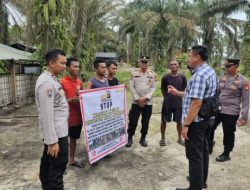 Polsek Keluang Sosialisasikan Ancaman Bahaya pekerja penyulingan minyak Ilegal.