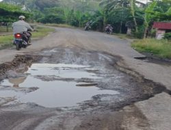 Warga Keluhkan Jalan Rusak di Kecamatan Lubuk Keliat, Muara Kuang Dan Rambang Kuang