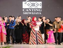 Produk Kerajinan Muba Tampil Memukau di Ajang Kriya Sriwijaya Fashion Parade