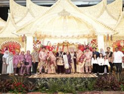 Tari Piring khas Minang Meriahkan Pesta Pernikahan Zelly dan Rangga