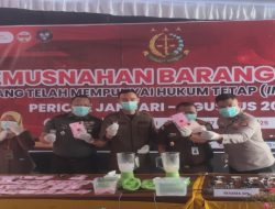 Kejari OKI Musnahkan Barang Bukti Perkara Tipidum Yang Sudah Inkracht