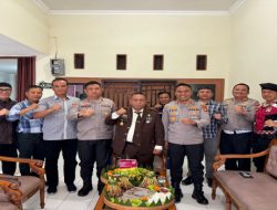 Kapolres OKI Beri Kejutan Ucapan Selamat HUT Kejaksaan RI ke-80