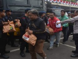 210 Paket Sembako Untuk Ojol Sebagai Bakti Sosial Polres Metro Bekasi Kota