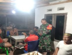 Melalui Patroli Malam Babinsa 402-12/Pemulutan Gaungkan Siskamling Kepada Masyarakat