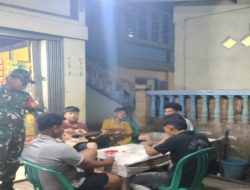 Tingkatkan Keamanan Lingkungan, Babinsa 402-02/Pedamaran Gencar Laksanakan Patroli Siskamling