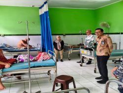 Wujudkan Pelayanan Prima dan Maksimal, Kalapas Tanjung Raja Kunjungi Warga Binaan Rawat Inap Di Rumah Sakit Umum Daerah