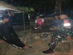 Bersama Warga Babinsa Koramil 402-12/Pemulutan Laksanakan Ronda Malam