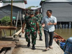 Dandim 0402/OKI-OI Tinjau Lokasi Pembangunan Jembatan Gantung