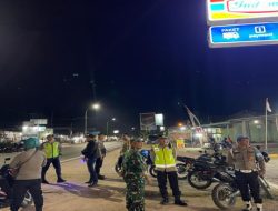 Babinsa Koramil 402-01/Tg Lubuk dan Polsek Teluk Gelam Gelar Patroli & Siskamling di Desa Mulyaguna