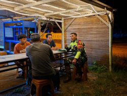 Untuk Wujudkan Lingkungan Aman Dan tertib Babinsa 402-13/Sungai Menang Laksanakan Patroli Malam