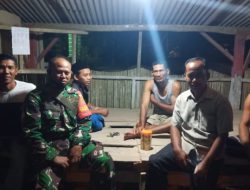 Babinsa 402-10/Kayuagung Patroli Siskamling Jelang Tahun Baru Di Desa Bumi Arjo Lempuing