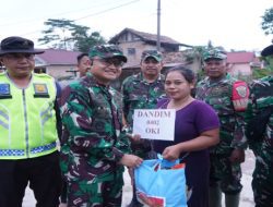 Gerak Cepat, Kodim 0402/OKI Distribusikan Bantuan Sembako untuk Korban Banjir di Kecamatan Lempuing dan Mesuji