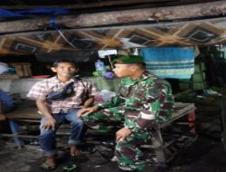 Pastikan Wilayah Binaan Aman Babinsa Koramil 402-04/Tg Raja Melaksanakan Patroli Malam