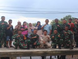 Kazidam II/Sriwijaya Di Dampingi Pasiter Kodim 0402/OKI-OI Pelaksaan Pembuatan Jembatan Gantung Kuala 12