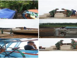 Material Jembatan Gantung Berhasil Didistribusikan ke Desa Kuala Dua Belas Menggunakan Ponton