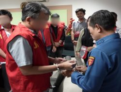 Penyerahan Tersangka Dan Barang Bukti Tahap II, Pimpinan Cabang Ikut Ditahan, Perkara KUR Mikro Bank Plat Merah