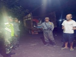 Patroli Malam, Babinsa Sungai Menang dan Komduk Bersatu Ciptakan Lingkungan Aman dan Nyaman