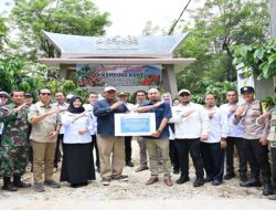 Wakil Wali Kota Pagar Alam Hj. Bertha meresmikan Gapura Pelindo Kelurahan Jokoh Kota Pagar Alam