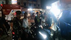 Perkuat Keamanan, Babinsa Tanjung Raja Patroli Siskamling Menyapa Warga Kelurahan Tanjung Raja