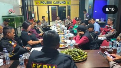 Kapolsek Cakung AKP ANDRE TRY PUTRA,S.I.K.,M.H Melaksanakan Buka Puasa Bersama Masyarakat
