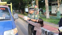 Hangatkan Ramadan, Kodim 0402/OKI-OI Bersama Persit Bagikan Takjil Gratis untuk Warga OKI