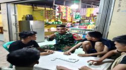 Tingkatkan Keamanan Wilayah di Bulan Ramadhan, Babinsa Patroli Siskamling Pedamaran V