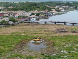 PUPR OKI Turunkan Alat Berat, Bersihkan Gulma di Jembatan Belanti