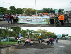 Aksi Nyata Polres OKI Dukung Program Belida Kapolda Sumsel, Jalan Desa Celikah Ditambal dan Lingkungan Dibersihkan