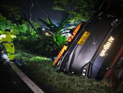 Bus Masuk Jurang di Lahat, Laporan Warga ke 110 Picu Evakuasi Cepat Polisi