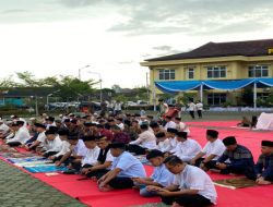Polres OKI Hadirkan Kebersamaan dalam Sholat Idul Fitri dan Open Office Penuh Kehangatan