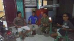 Perkuat Keamanan Desa, Babinsa 402-11/Tl Selapan Monitor Wilayah Dengan Patroli Siskamling