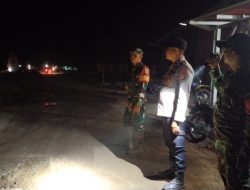 Terus Gaungkan Siskamling, Babinsa Koramil 402-14/Air Sugihan Berpatroli Malam Hari