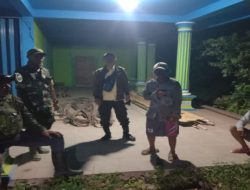 Patroli Siskamling Di Sungai Menang Jaga Stabilitas Keamanan Wilayah dan Ajang Silaturahmi TNI – Warga