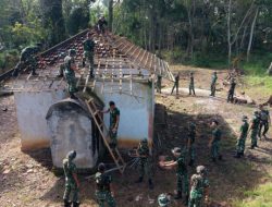 Satgas TMMD Kodim 0402/OKI Laksanakan Pembongkaran Musholla untuk Renovasi, Wujud Kepedulian Sarana Ibadah Masyarakat