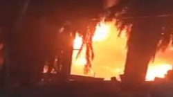 Kebakaran Sumur Ilegal Kembali Terjadi di Keluang, di Tengah Operasi Penertiban Illegal Drilling