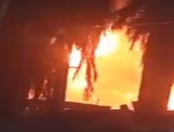 Kebakaran Sumur Ilegal Kembali Terjadi di Keluang, di Tengah Operasi Penertiban Illegal Drilling