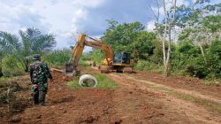 Danramil 402-03/SP Padang Monitoring Pembukaan Jalan, Pastikan Pekerjaan Maksimal