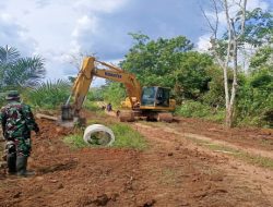 Danramil 402-03/SP Padang Monitoring Pembukaan Jalan, Pastikan Pekerjaan Maksimal