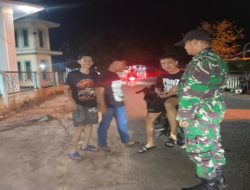 Babinsa 402-03/SP Padang Bersama Warga Patroli Siskamling Ciptakan Situasi Aman