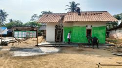 Sentuhan Cat Menghidupkan Asa Rumah Bapak Joni, Harapan Baru di Desa Pematang Sukatani