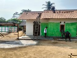 Sentuhan Cat Menghidupkan Asa Rumah Bapak Joni, Harapan Baru di Desa Pematang Sukatani